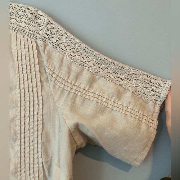 Old Navy Grey Lace Accent Top - Picture 3 of 7